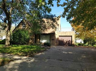 31 4th St NW, Oelwein, IA