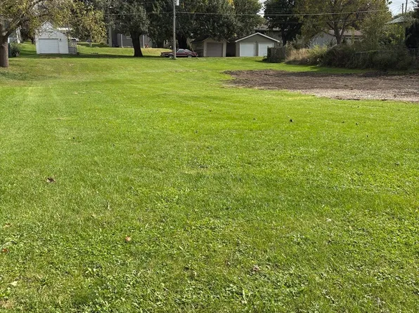 610 Center St, Grinnell, IA 50112