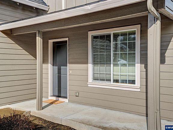 4th image of 979 Ratcliff Dr SE