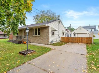 955 S 30th St, Manitowoc, WI 54220