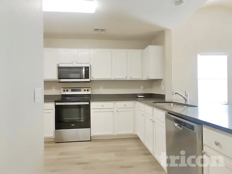 13961 W Maui Ln — Photo 6