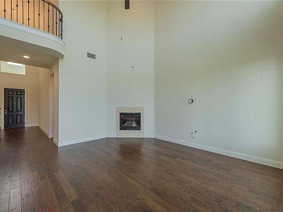 5th image of 2860 Clearwater Dr