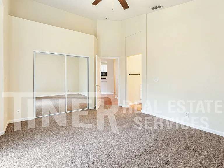 149 Canberra Ct — Photo 13