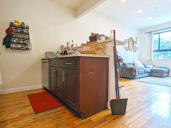 4th image of 735 Prospect Pl #2A