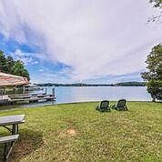 2 MILE LAKE VIEW FROM COTTAGE 50 FT FROM SEAWALL.