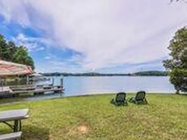 214 Paradise Peninsula Rd #D, Mooresville, NC 28117