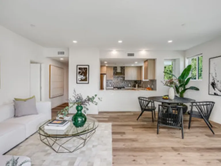 1101 S Bedford St — Photo 1