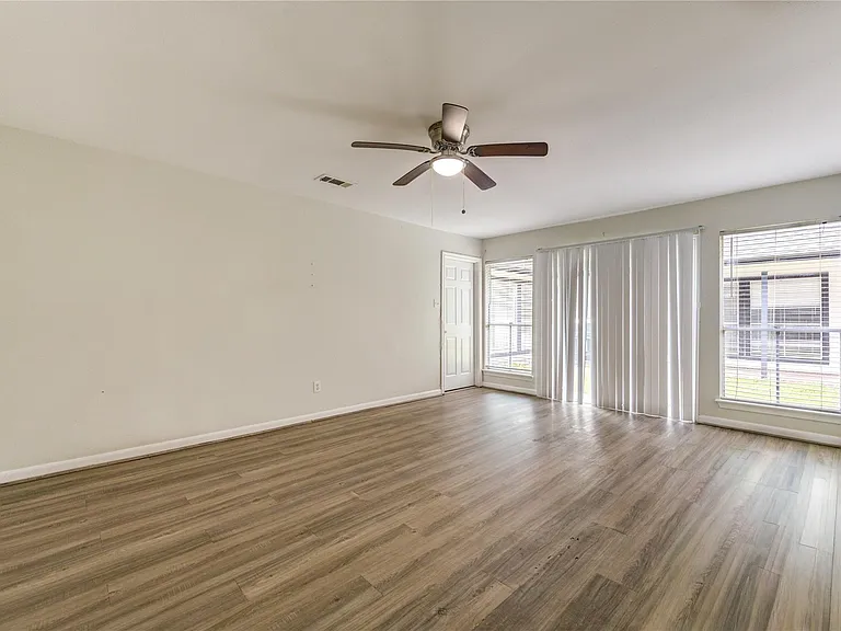 8107 Durklyn Ln — Photo 12