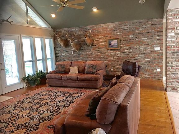 2nd image of 1026 S River Dr