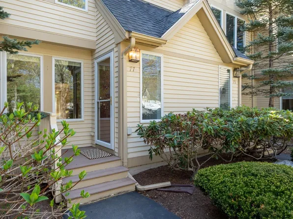 77 Dorchester Way, Nashua, NH 03064