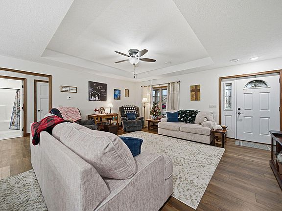 4th image of 148 Kincora Dr