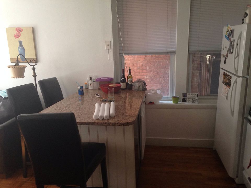 2nd image of 79 Prince St APT 3