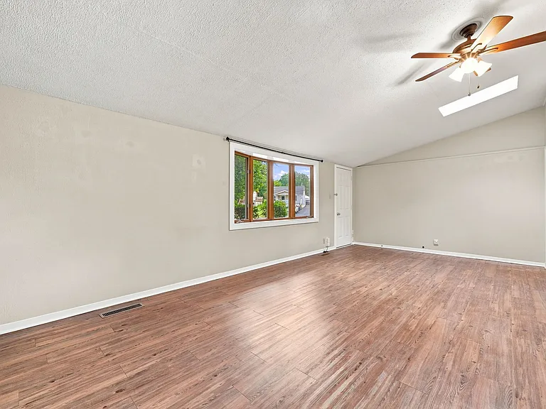 131 Oak Dr — Photo 9