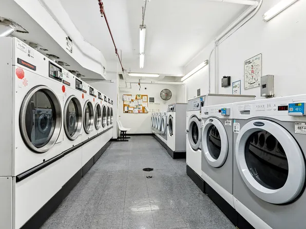 40 Clinton Street image 10 of 11