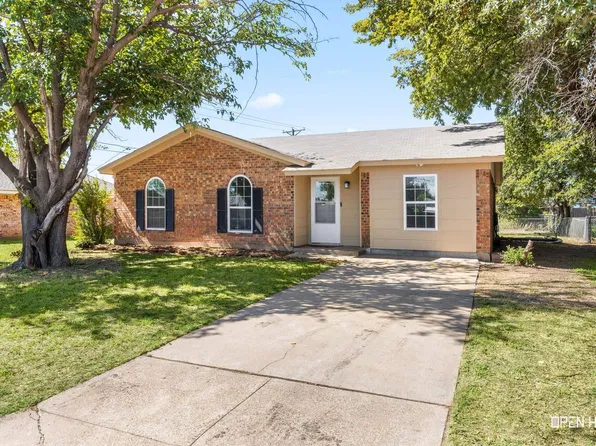 900 Foley Ave, Iowa Park, TX 76367