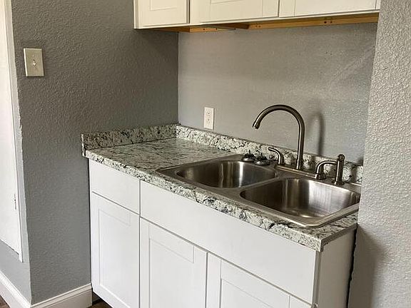 5th image of 2029 Beaumont St