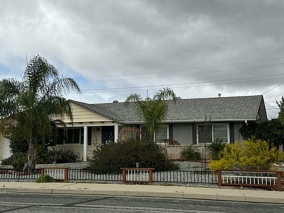 2nd image of 26378 Ridgemoor Rd