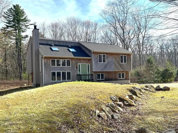 402 Weaver Hill Rd, West Greenwich, RI 02817