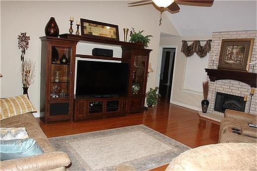 4th image of 3214 Canterbury Ln
