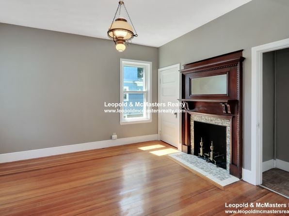 300 Pleasant St #1