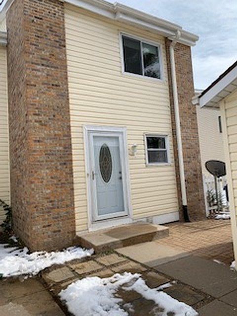 1st image of 1121 Willow Ave