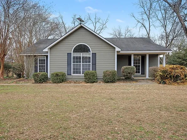 134 Saint Clair Dr, Leesburg, GA 31763