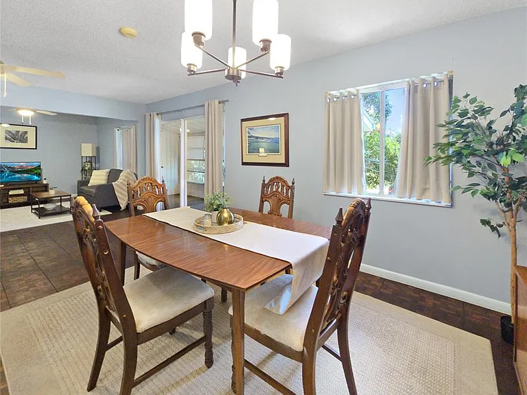 553 Fairways Cir #B — Photo 11