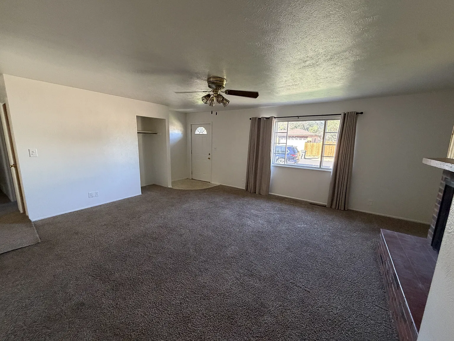 906 Gateway Avenue - 1 — Photo 2