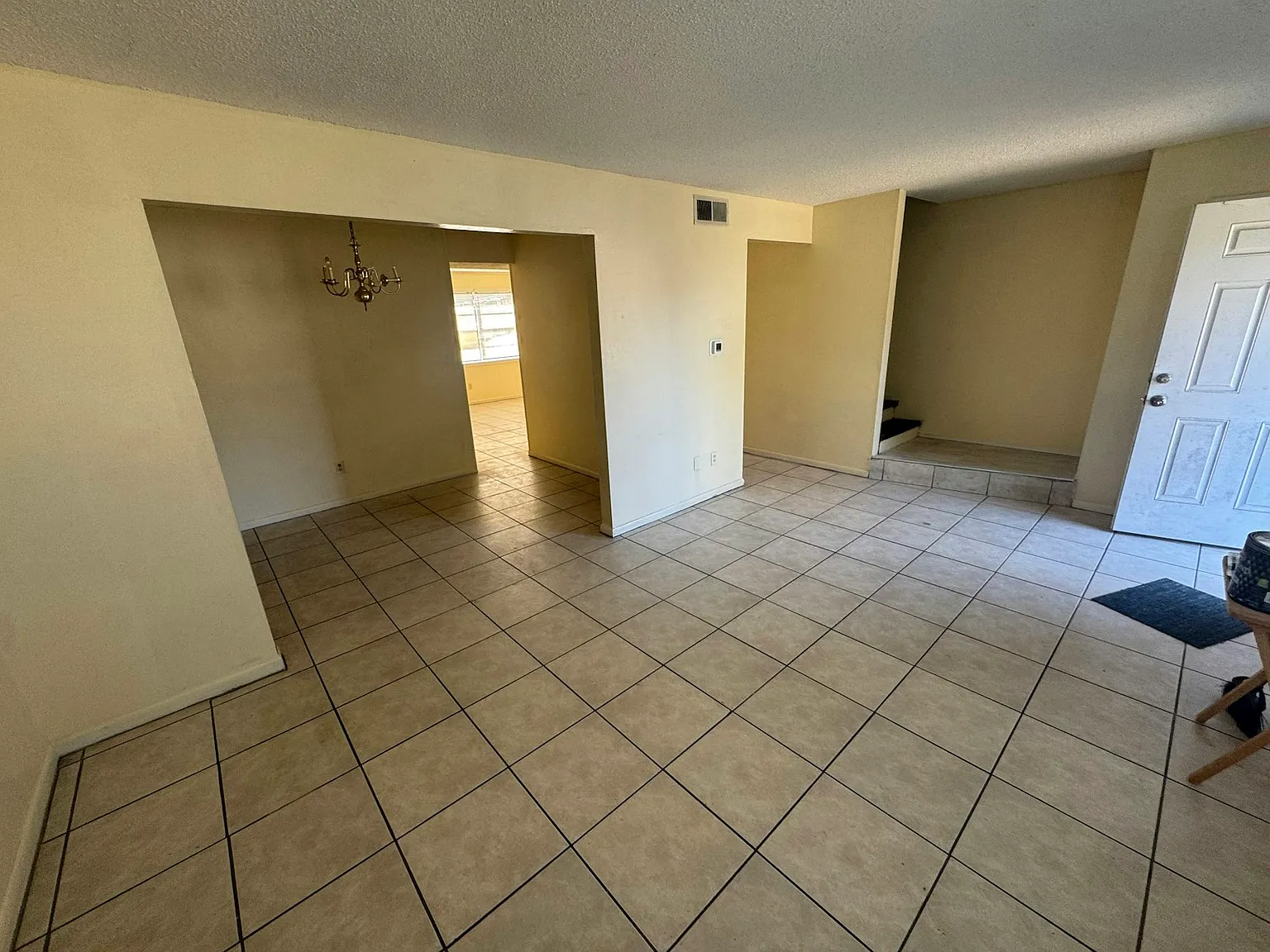907 West Scott Street — Photo 4