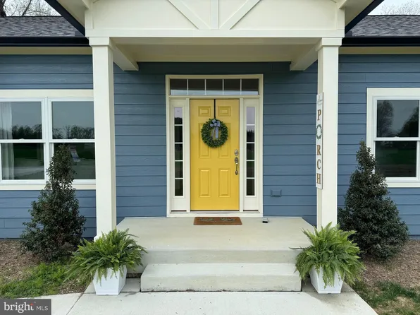 75 Hidden Ln, Callao, VA 22435