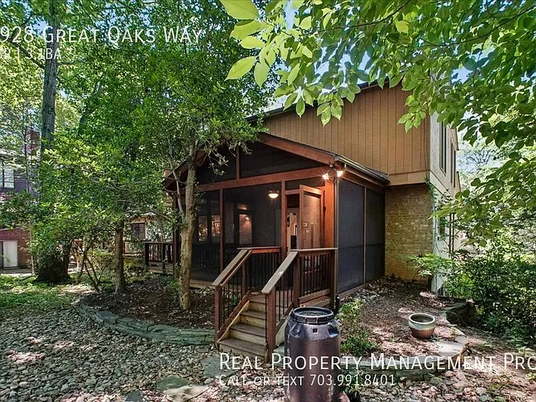 9928 Great Oaks Way — Photo 8
