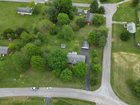 2nd image of 3556 Halleys Dr