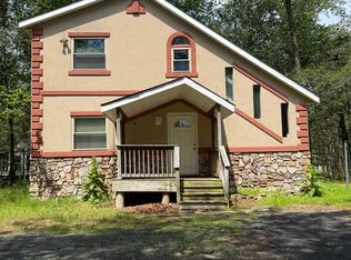 9737 Cardinal Ln, Tobyhanna, PA 18466