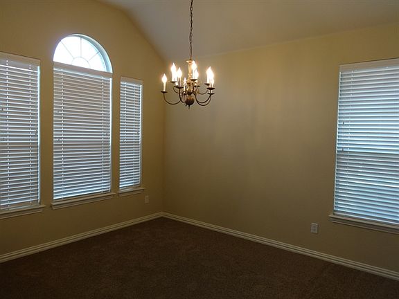 3rd image of 852 Evergreen Ln