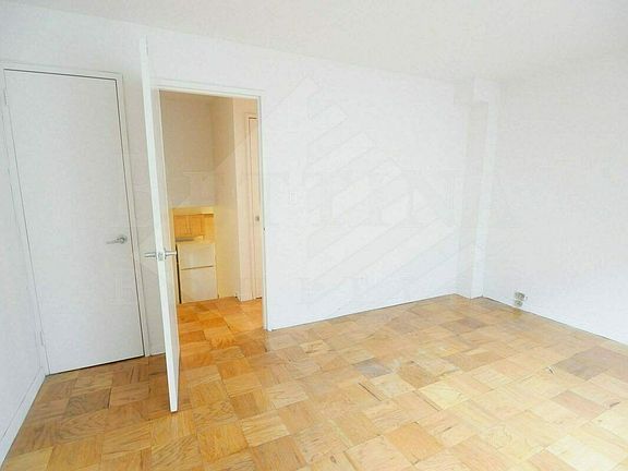 5th image of 359 E 62nd St APT 3C