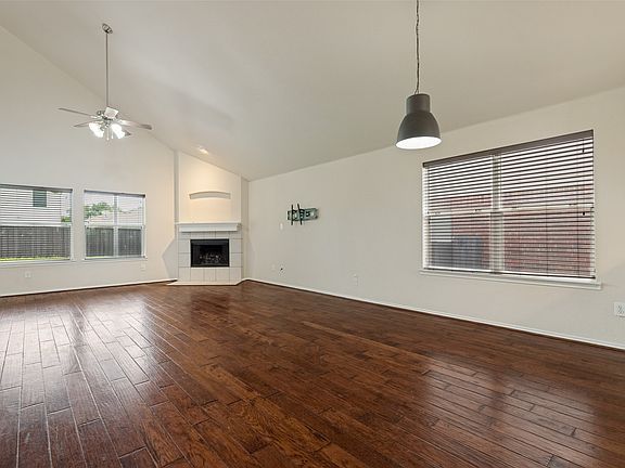 5th image of 728 Mahogany Dr