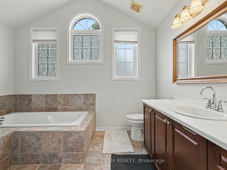 19 Keighley Cir — Photo 12