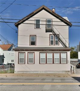 987 Mendon Rd, Cumberland, RI, 02864