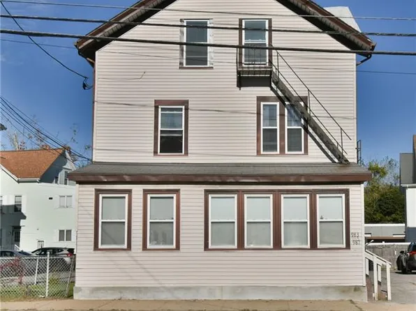 987 Mendon Rd, Cumberland, RI 02864