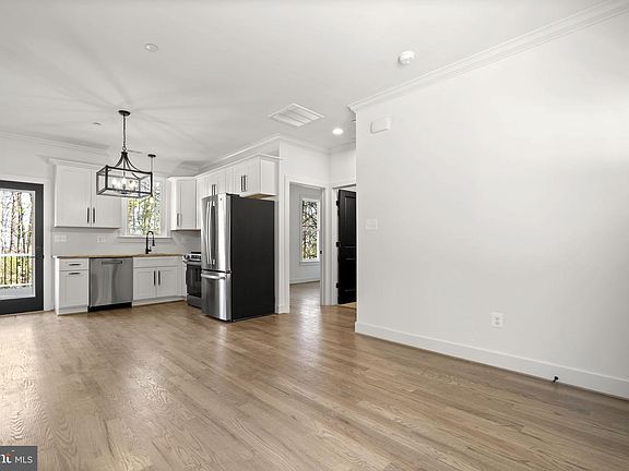 5th image of 7125 Edgemont Rd