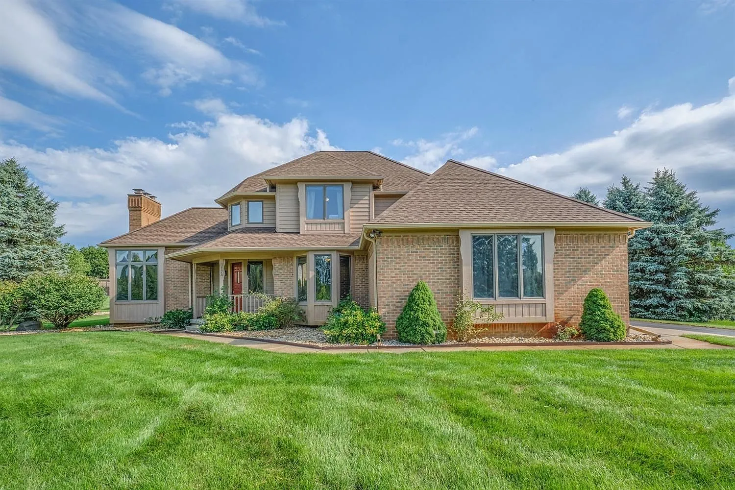 3174 Golfview Dr photo 1