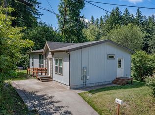 257 NE 10th St, Toledo, OR 97391