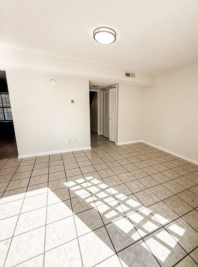Updated and spacious 3 bedroom 2.5 bath condo in the Bearden/Rocky Hill area — Photo 2