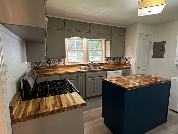 4th image of 323 Meadow Ln