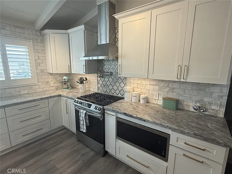2447 Clarke Ave — Photo 6
