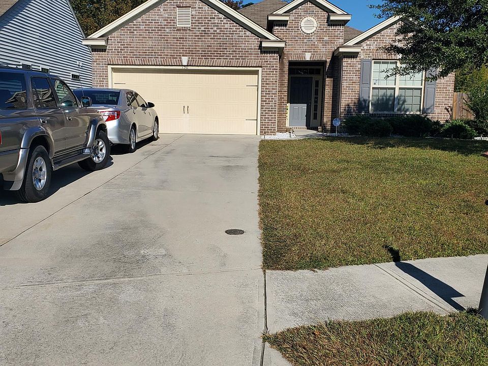Driveway fits 4 cars