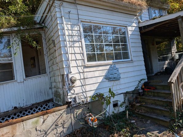 256 Roosevelt Dr, Seymour, CT 06483