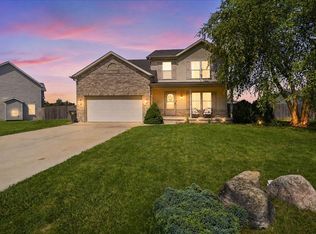 328 Pepper Creek Dr, Valparaiso, IN 46385