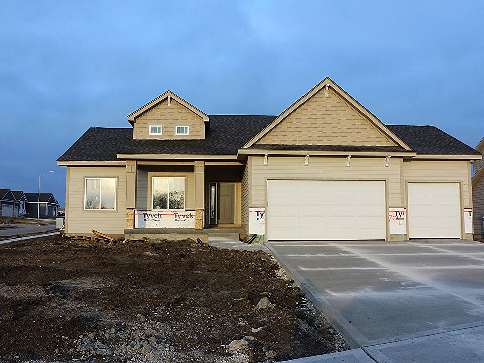 1st image of 704 NW Seasons Dr