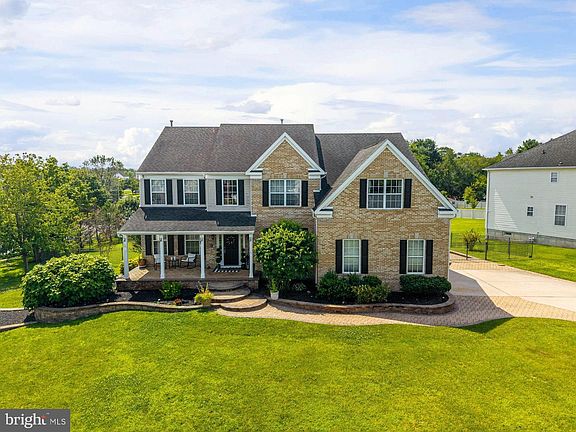 2nd image of 10 Tara Dr